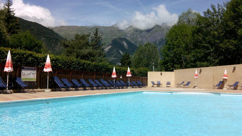 Vila Camping La Cascade Le Bourg-dʼOisans Exteriér fotografie