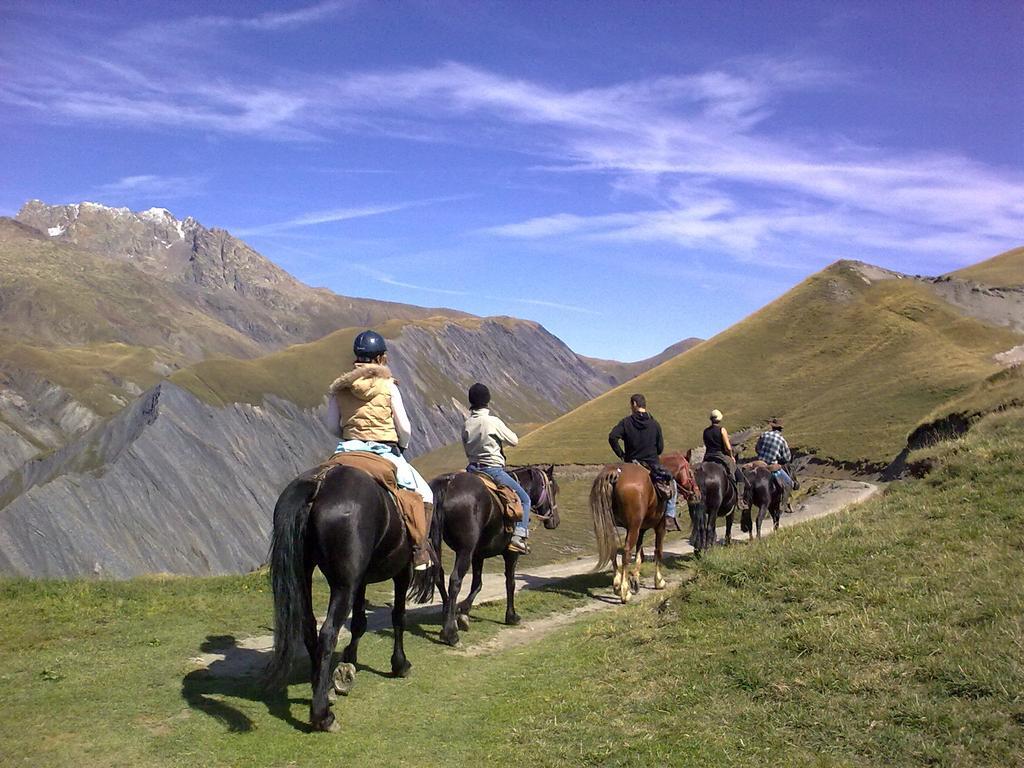 Vila Camping La Cascade Le Bourg-dʼOisans Exteriér fotografie