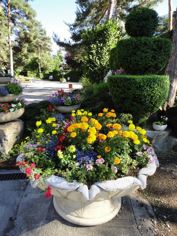 Vila Camping La Cascade Le Bourg-dʼOisans Exteriér fotografie