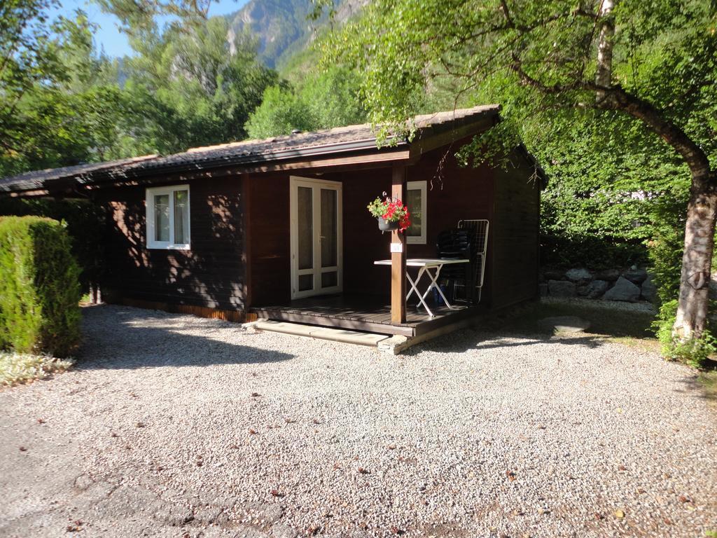 Vila Camping La Cascade Le Bourg-dʼOisans Exteriér fotografie